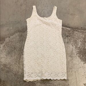 Donna lace lined dress